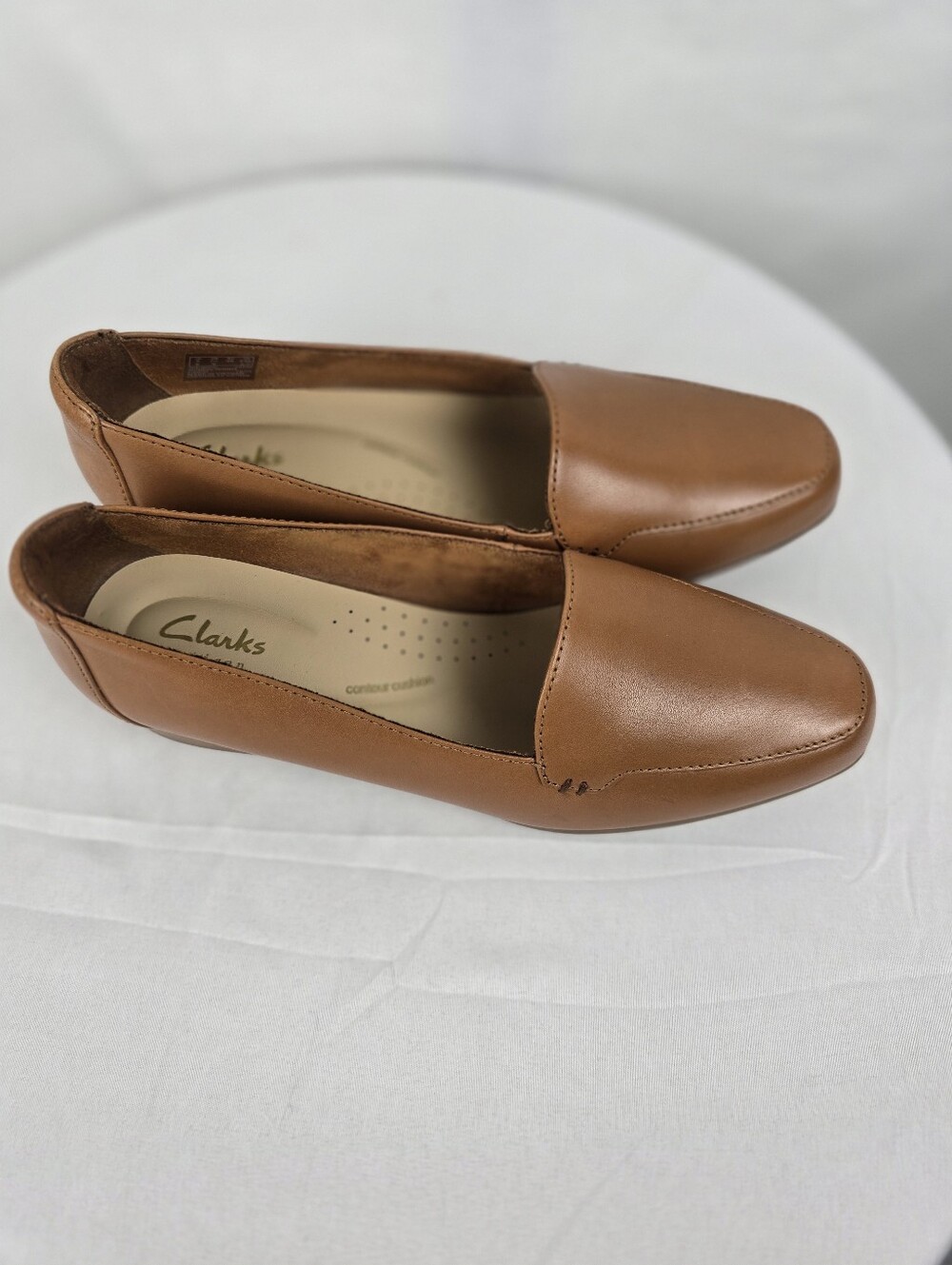 NWOB Clarks Artisan Tan Leather Cushioned Comfy Loafers Sz 7.5 - Picture 4 of 8